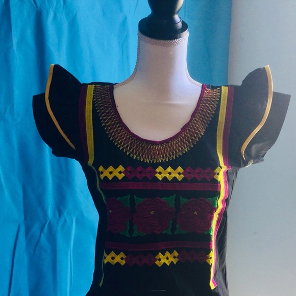 Mexican Style embroidered Blouse - Picture 10 of 11